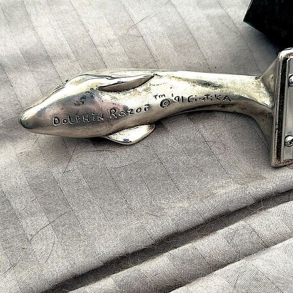 Vintage new in box C.A. Daniel’s - Cintika collectible Dolfin razor sleek silver - Picture 2 of 5